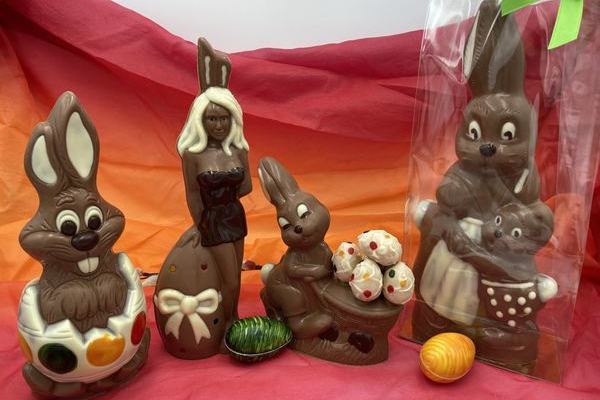 Hase im Ei, Hasenlady, Hschen mit Eierwagen, Hasenmutter mit Kind (Pos. 12 bis 15)