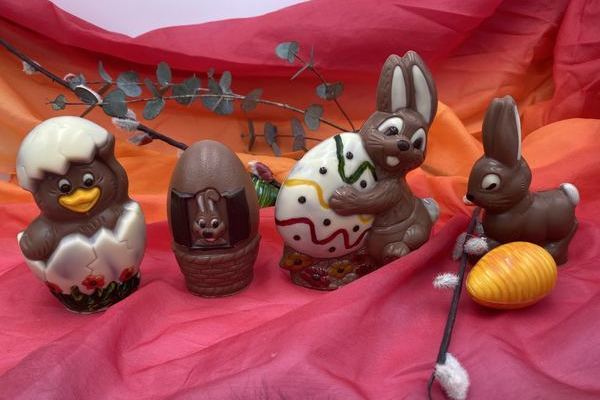 Kken, Hasenhaus, Hase mit Osterei und kleines Hschen (Pos. 5 bis 8)