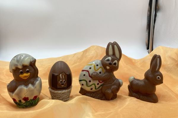 K�ken, Hasenhaus, Hase mit Osterei und kleines H�schen (Pos. 6 bis 9)