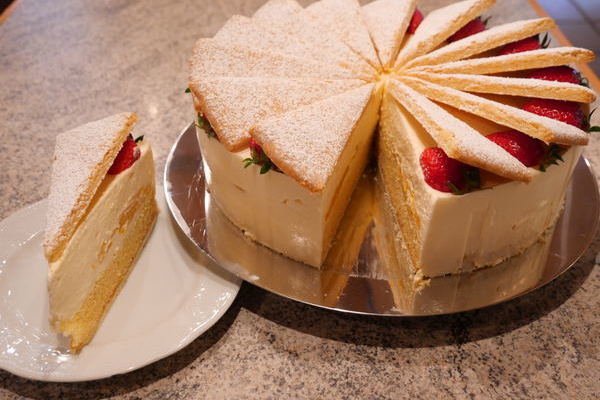 Erdbeertorte im Caf Felsenstble in St. Mrgen